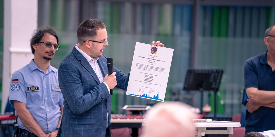 Urkunde für die AVH.