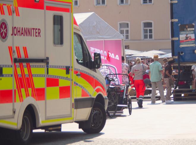 Johanniter Rettungswagen in der Altstadt