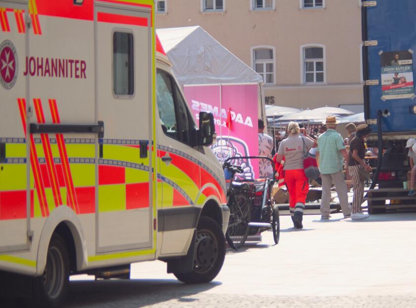 Johanniter Rettungswagen in der Altstadt