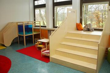 Spielecke Johanniter-Kinderkrippe an der Mittelschule in Wenzenbach