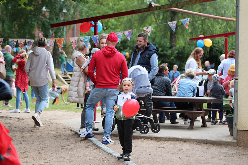 Gemeinsam begingen Kinder, Eltern und Erzieher das Sommerfest der Johanniter-Kita Zwergenparadies in Leezen