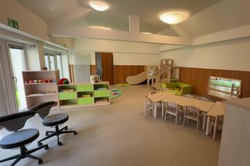 Gruppenraum mit Rutsche