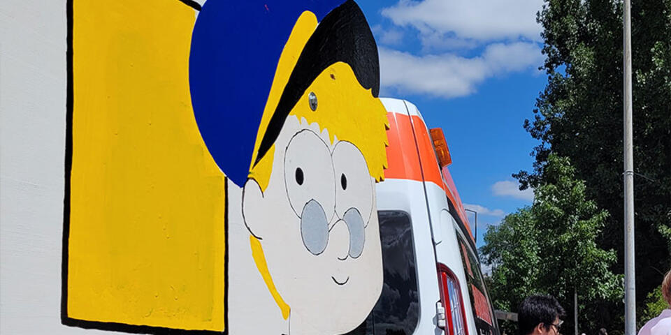 Gemeinsam im #TeamJohanniter wird das Erste-Hilfe-Boot aufgebaut.