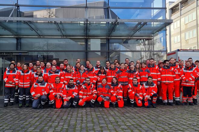 Gruppenbild an Fastnacht mit Sanitätern
