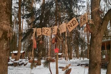 Foto Schriftzug Wurzelkinder Johanniter-Waldkindergarten "Waldeglofsheim"