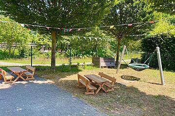 Garten mit Sitzgelegenheiten