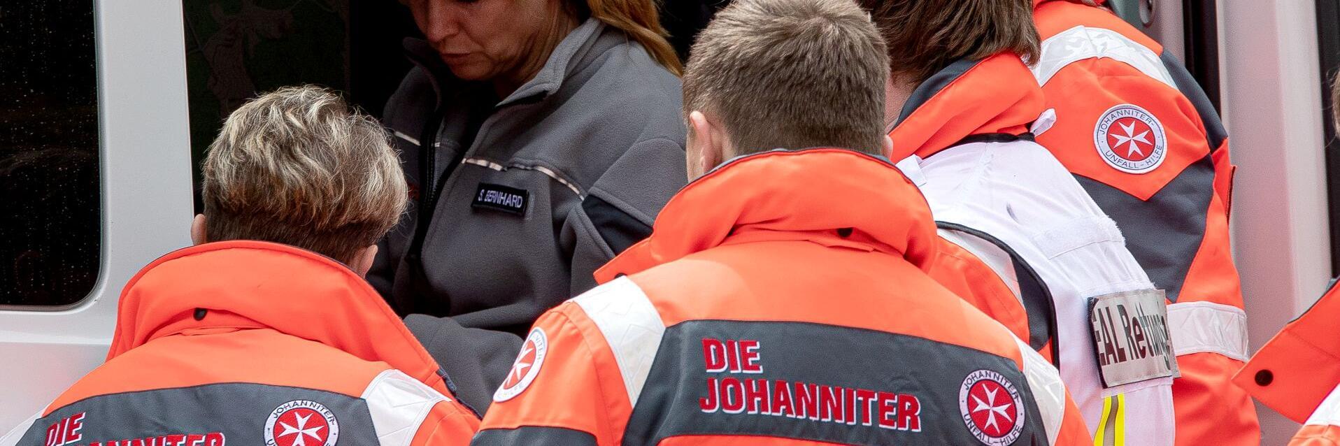 Mehrere Einsatzkräfte 