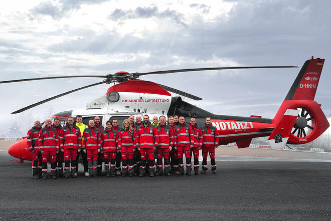Intensivtransporthubschrauber Airbus AS 365 N3 und das Team der Air Rescue Nürburgring