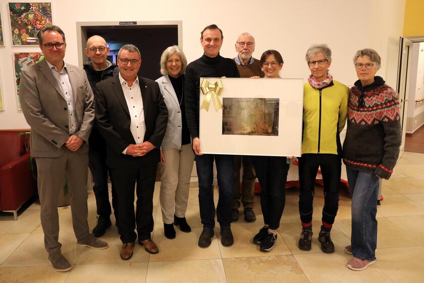 Pressesprecher Matthias Walk (Jury), Fotograf Uwe Moosburger (Jury), Johanniter-Regionalvorstand Martin Steinkirchner, Bürgermeisterin Barbara Wilhelm (Jury), Roland Lückert (1. Preis), Harro Lührmann (Jury), Hospizleitung Sabine Sudler (Jury), Rudi Hutterer (2. Preis), Claudia Zacharias (3. Preis) 