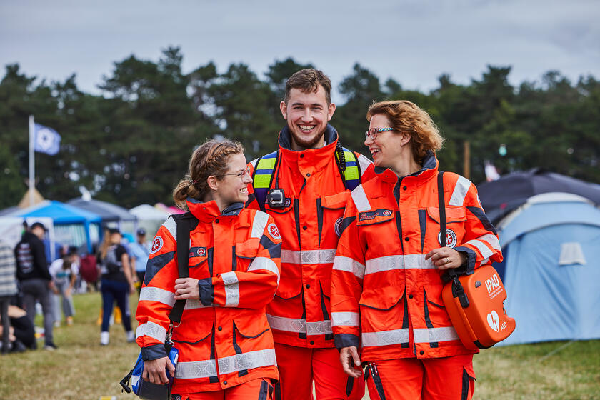 drei Sanitätsdiensthelfer beim Deichbrand-Festival