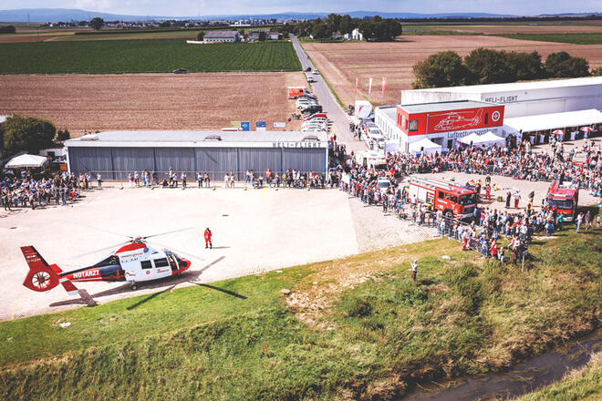 Blick auf das Luftrettungszentrum in Reichelsheim am Tag der offenen Tür