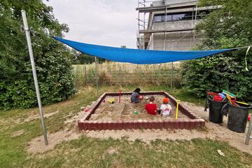 Sandkasten mit Sonnenschutz Johanniter-Kinderhort "Zeitlarner Schlaufüchse"