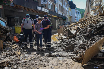 Johanniter nach dem Hochwasser im Dauereinsatz.