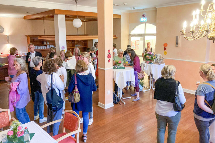 Rund 40 Gäste waren zur Abschiedsfeier in den Lindenpark Elmshorn gekommen.