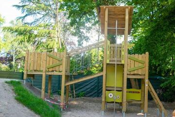 Klettergerüst der Kita Rheinaupänz