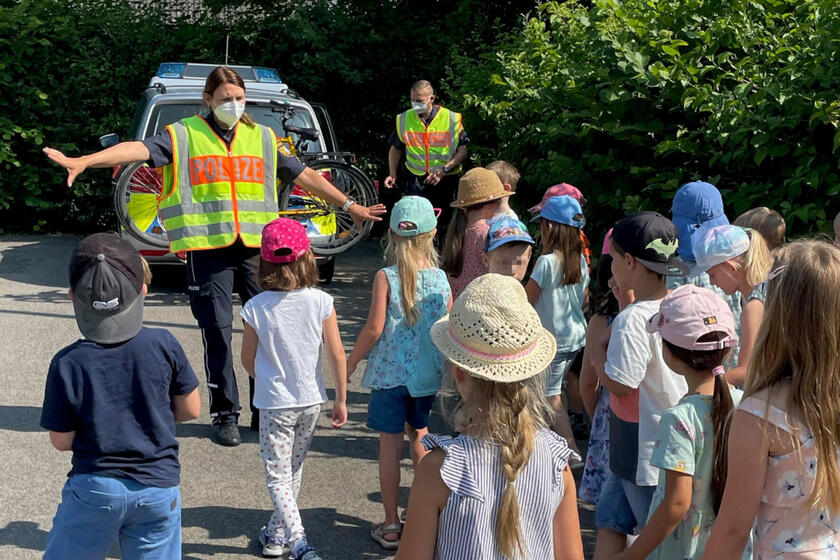 Besuch der Polizei in der Johanniter-Kinderinsel Reckendorf