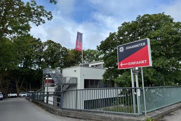 Einfahrt  der Johanniter-Geschäftstelle Augsburg