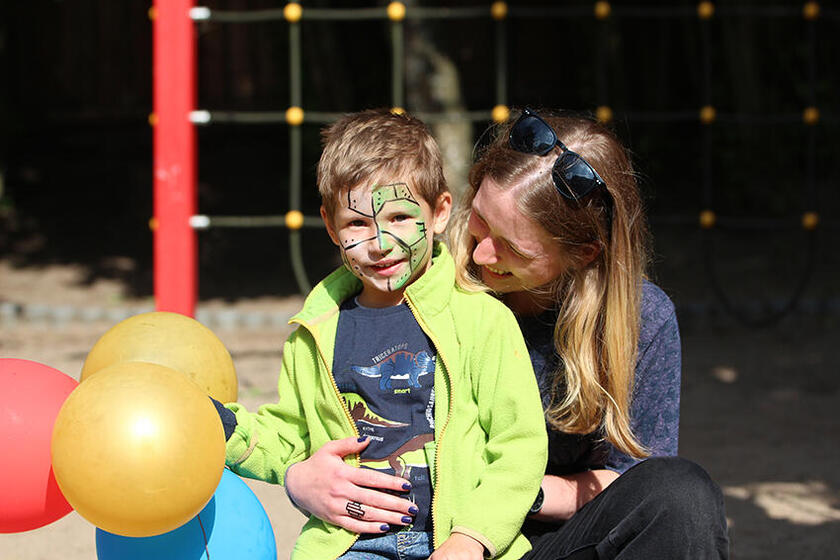 Fröhlich bemalte Kindergesichter gab es beim Sommerfest der Johanniter-Kita Zwergenparadies in Leezen
