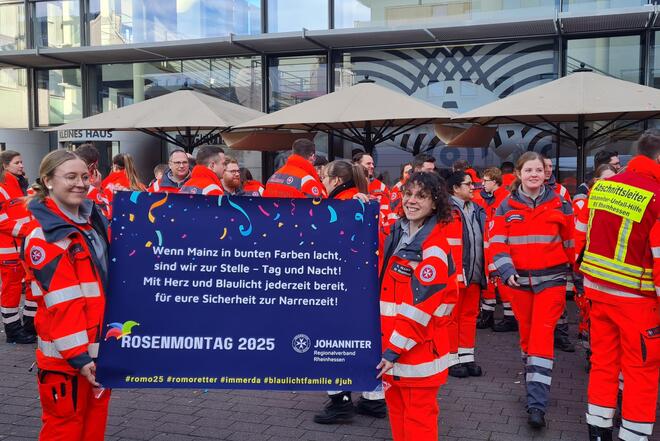 Gruppenbild der Sanitäterinnen an Rosenmontag