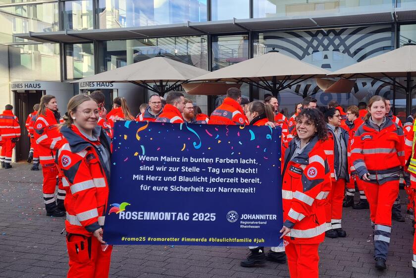 Gruppenbild der Sanitäterinnen an Rosenmontag