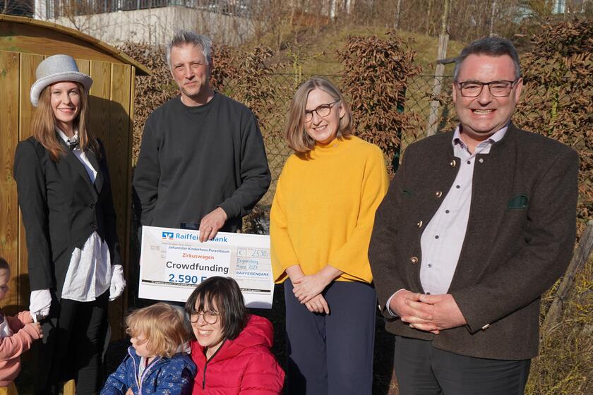 Übergabe des Spendenschecks