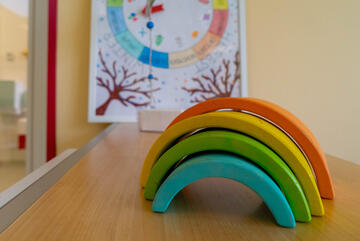 Kinderspielzeug im Gruppenraum.