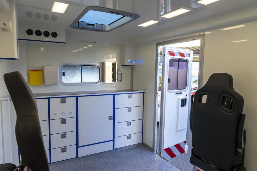 Bis auf kleine Modifikationen entspricht die Ausstattung dem Vorgängerfahrzeug, das an fünf Tagen in der Woche in Lübeck unterwegs ist.