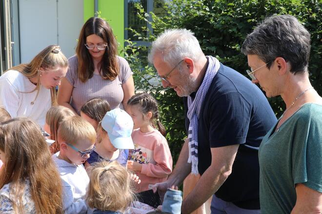 Die Einrichtungsleitung bedankt sich herzlich für die Eis-Spende, die den Kindern sehr gut getan hat.