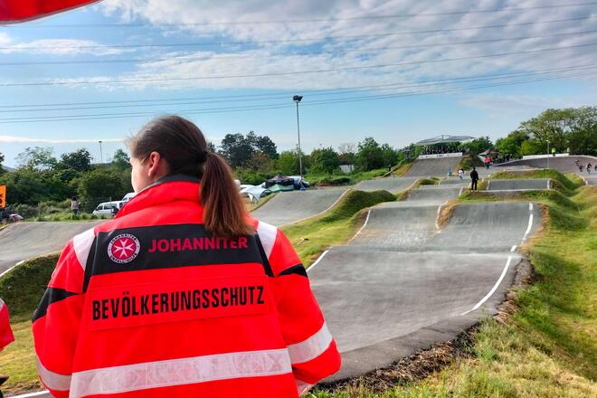 Ehrenamtliche beim Sanitätsdienst an der BMX-Strecke