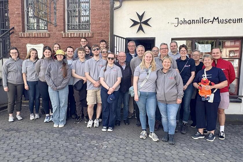 Mitglieder und Freunde des Ortsverband Much/Neunkirchen-Seelscheid: Gruppenfoto vor dem Johanniter-Museum in Adenau