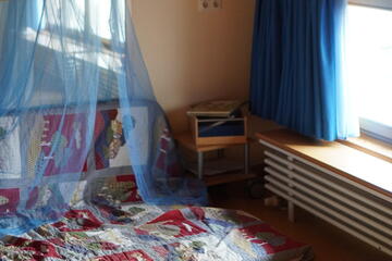 Der Sinnesraum mit einer großen Matratze und Möglichkeiten zum Zurückziehen, Entspannen und Träumen