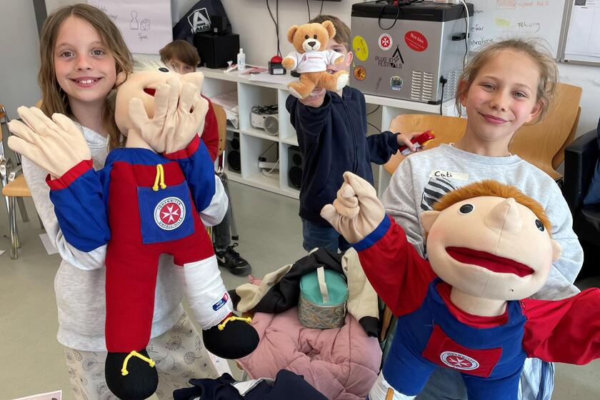 Üben für den Wettkampf in Erster Hilfe am „Tag der Johanniter 2026“ in Siegburg: Kinder aus Schulen in Lohmar und Bonn.