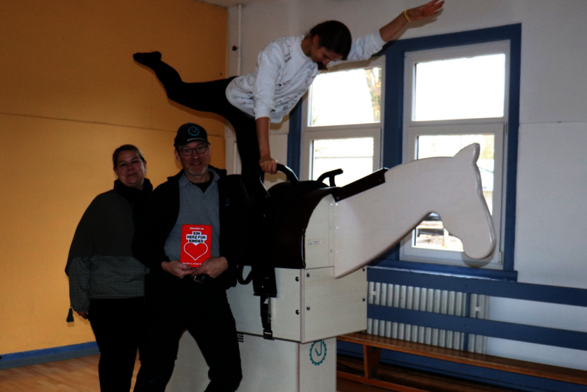 Foto vom elektronischen Holzpferd Movie mit Frau Salzmann 