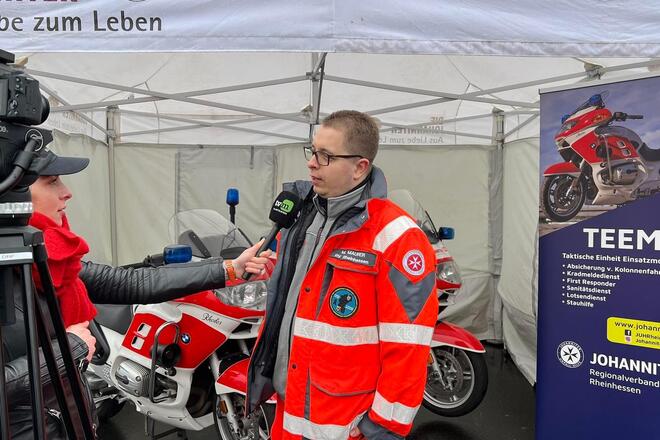 Motorradstaffel beim Interview