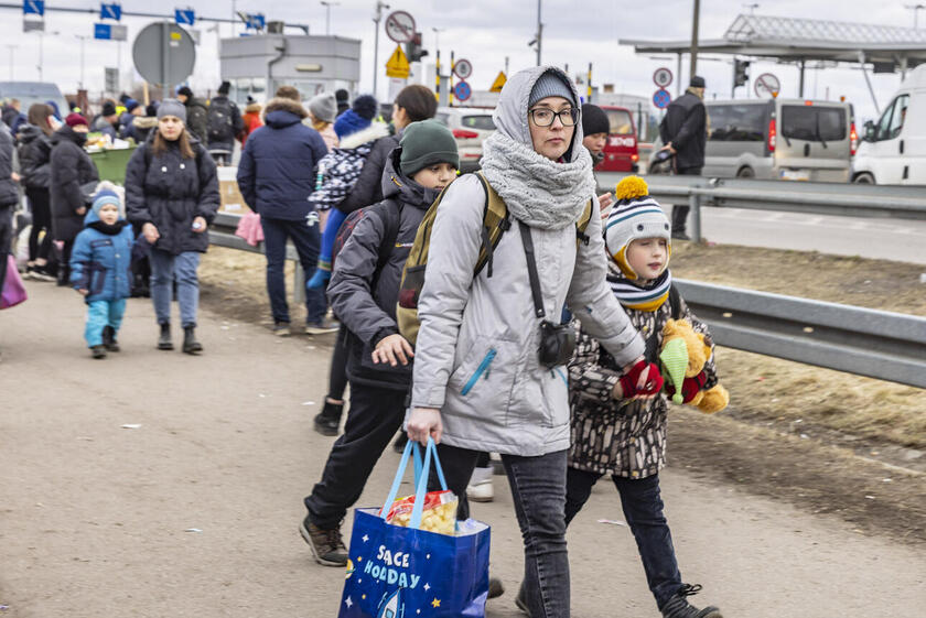 Eine ukrainische Familie auf der Flucht.
