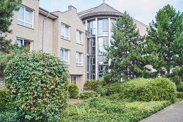 Seitenblick auf die mehrgeschossige Einrichtung Johanniter-Stift Wassenberg