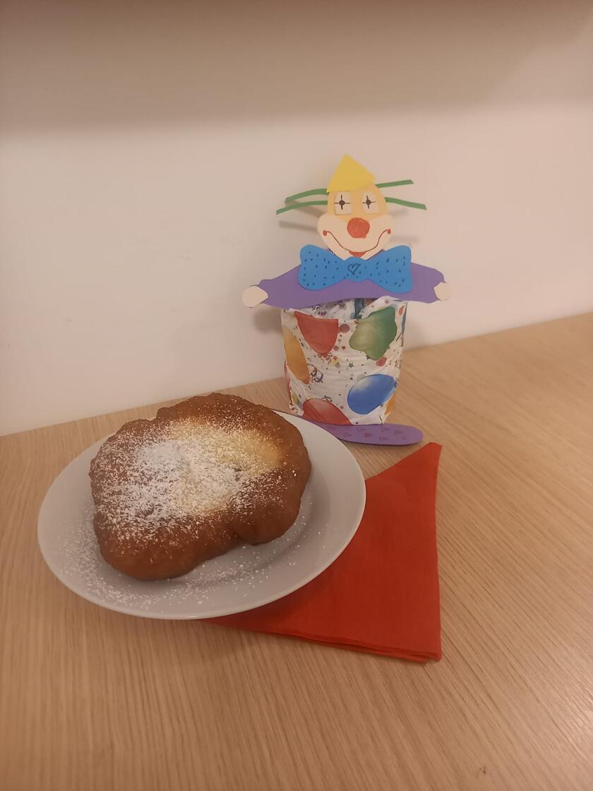 Faschingsküchle auf Teller