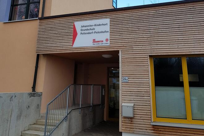 Eingang des Johanniter-Kinderhortes Pettendorf 
