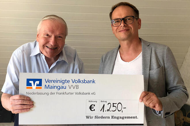 Spendenübergabe an den Regionalvorstand Sven Korsch