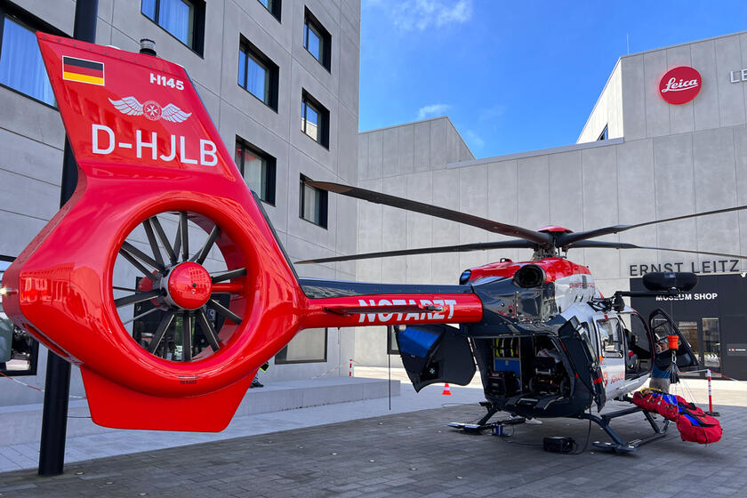 Hubschrauber auf dem Leitz-Park-Gelände beim 6. Symposium der Johanniter Luftrettung.