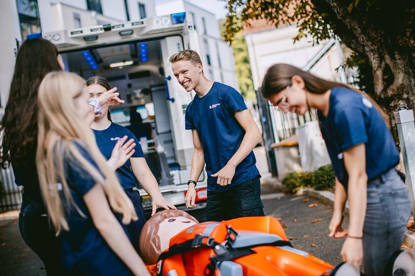 Gemeinsam lernen, lachen und helfen - das kannst du bei der Johanniter-Jugend. 