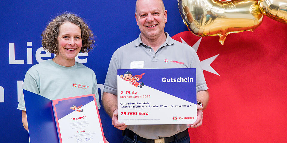 Die Zweitplatzierten des Ehrenamtspreises mit ihrer Urkunde