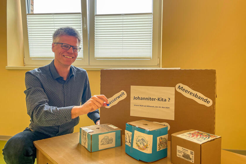 Meeresbande, Wasserwelt oder Wasserfreunde: Peter Küpper, Bereichsleiter bei der Johanniter-Unfall-Hilfe e.V., nahm an der Wahl des neuen Namens für die Kita Rellingen ebenfalls teil. Durchgesetzt hat sich die Meeresbande.
