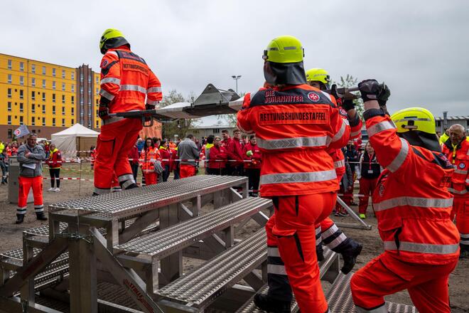 Rettungshundestaffel beim Landeswettkampf.