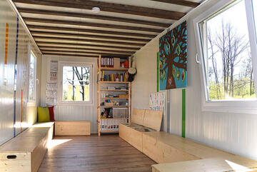 Bauwagen Innenansicht Johanniter-Waldkindergarten in Stefling