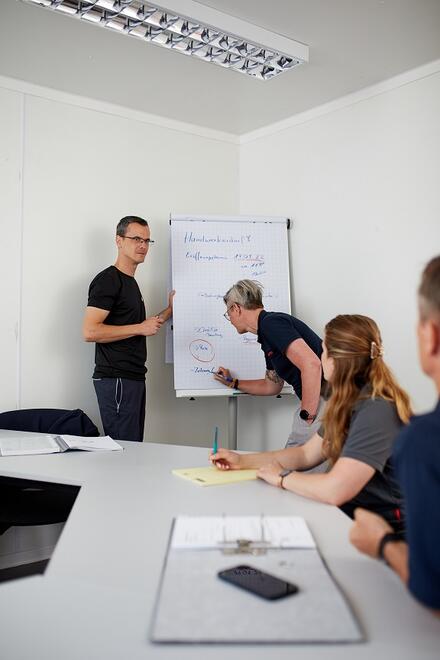 Ein Teammeeting am Johanniter-Standort Dernau