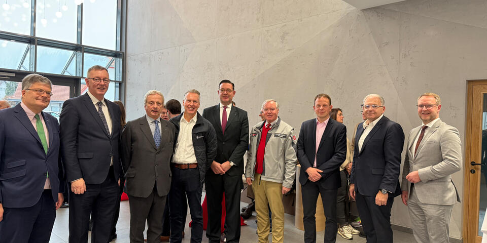 Einweihung der neuen Landesgeschäftsstelle mit Vorständen und Ehrengästen aus der Johanniter-Unfall-Hilfe, dem Johanniter-Orden, Kirche und Gemeinde.