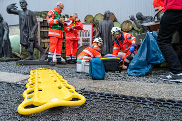 Die S-Mannschaft bei der Praxisaufgabe.