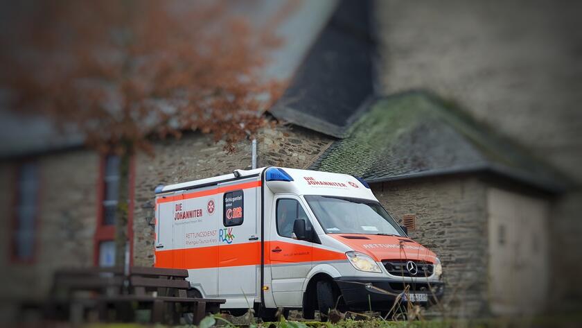Ein Johanniter-Rettungswagen in Hohenstein.