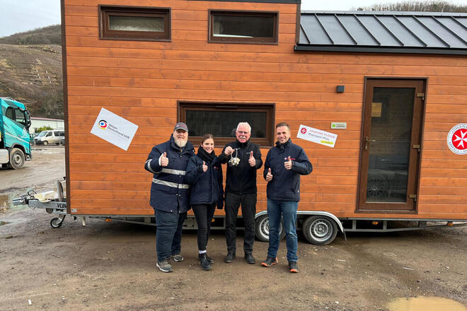 Schlüsselübergabe der Tiny Houses an die Gemeinde Dernau.